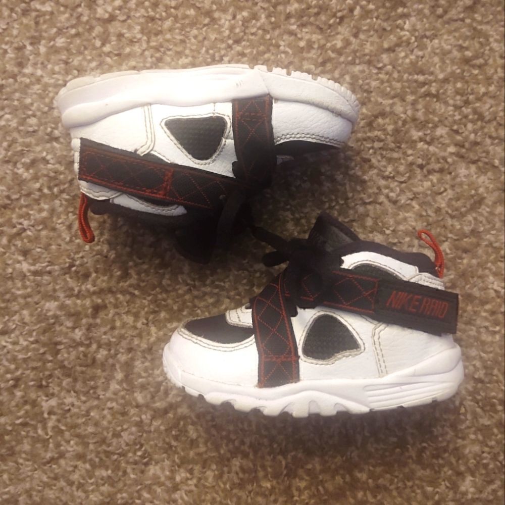 Nike Air Raid Toddlers/Infants Size 5c, PRE-OWNED White Black Red